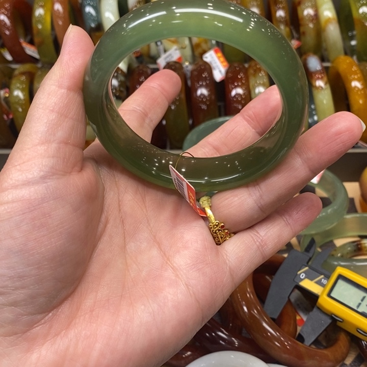 大***！透闪石-蛇纹石玉未镶嵌手镯