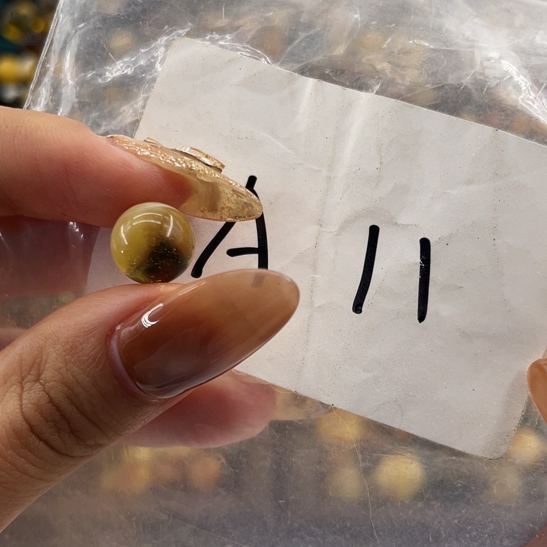 琥珀未镶嵌裸石9.9福利
