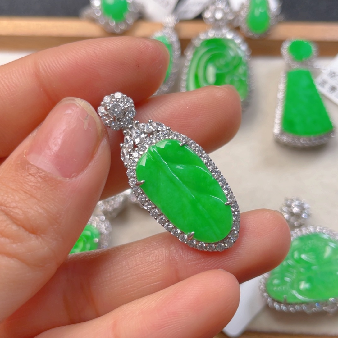 翡翠颈饰银S925镶嵌翡翠