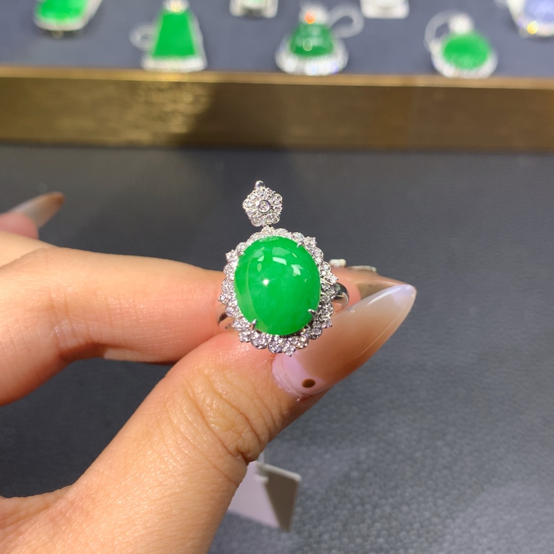 翡翠戒指18K金镶嵌翡翠