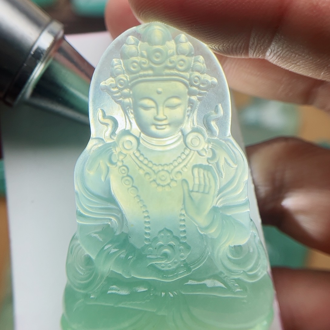 蛇纹石玉颈饰合金