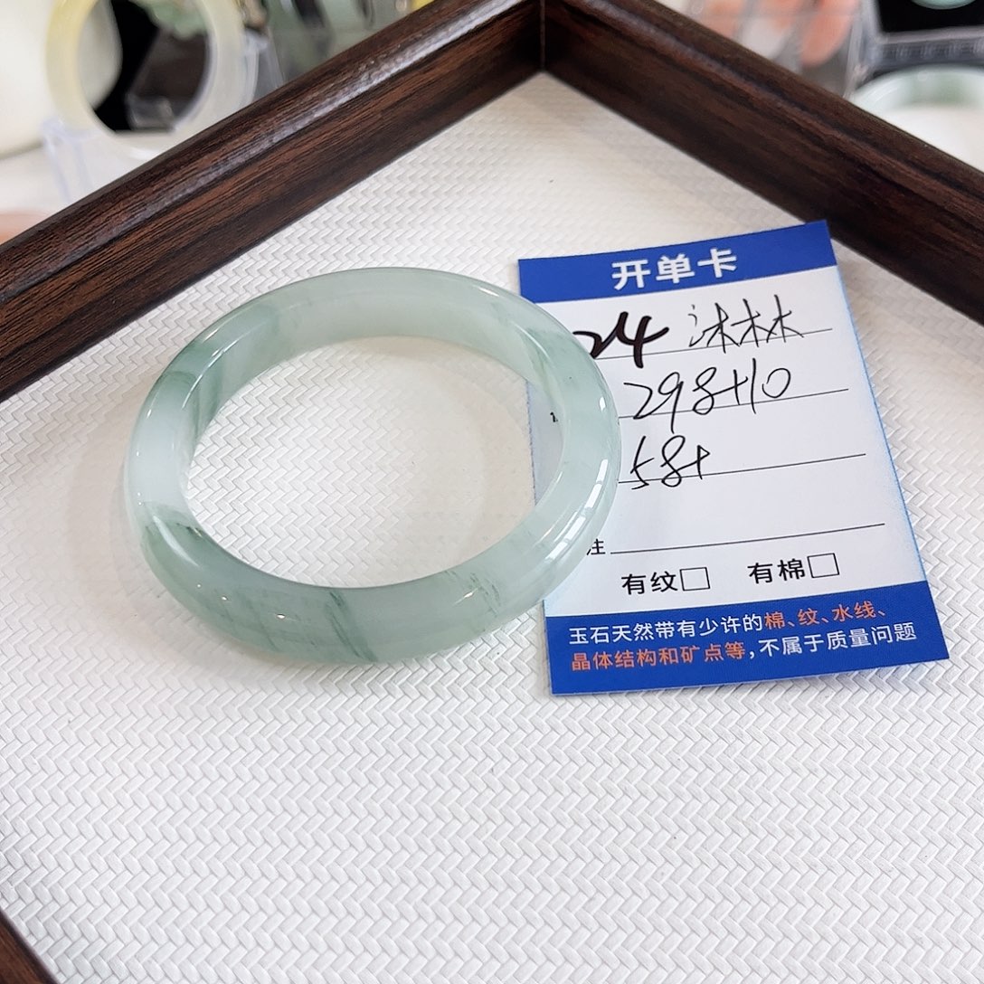 沐***小石英质玉未镶嵌手镯