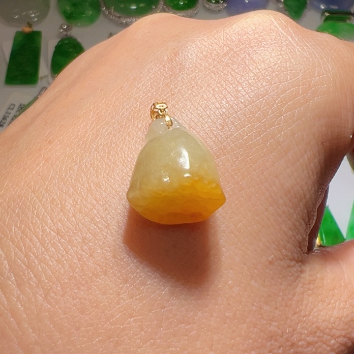 颈饰18K金镶嵌翡翠