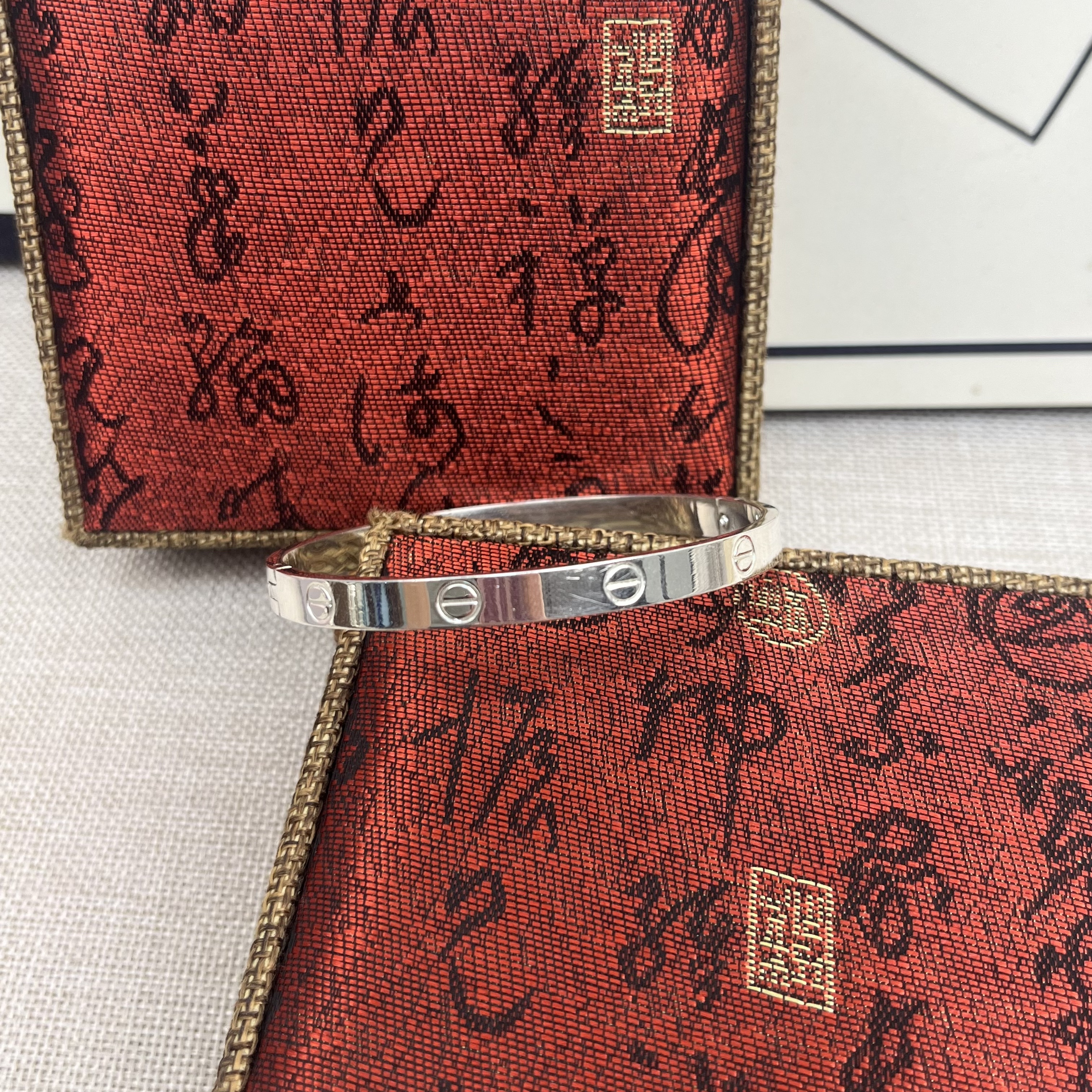 足银手镯 【S187】 卡扣卡家轻奢风格简约百搭时尚