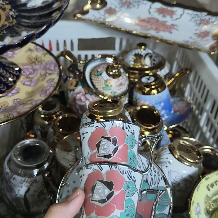 摆件陶瓷默认微瑕发两个。。。。