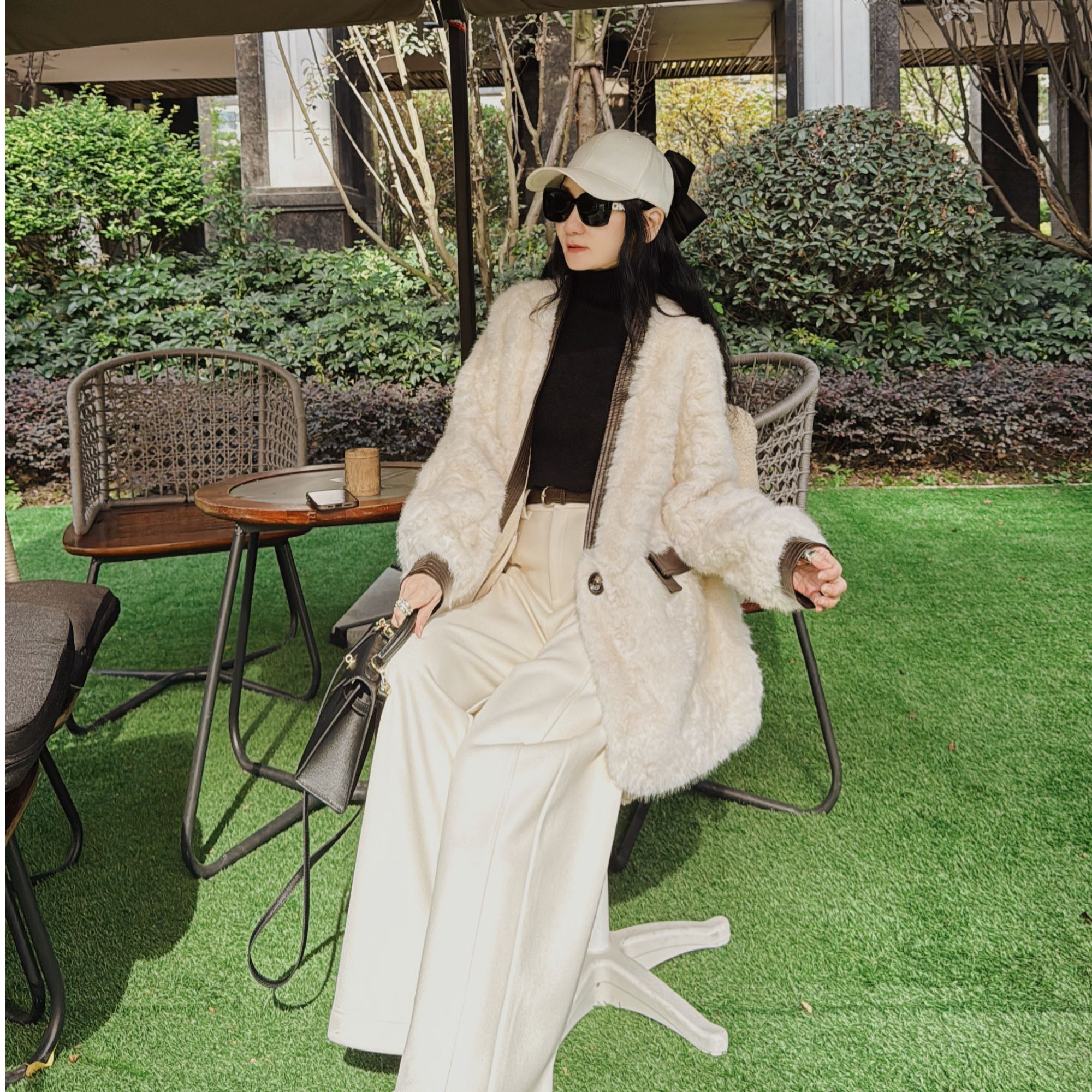 M54J042慕之淇雪兰貂皮毛一体小香风一粒扣法式大V领加厚保暖外套