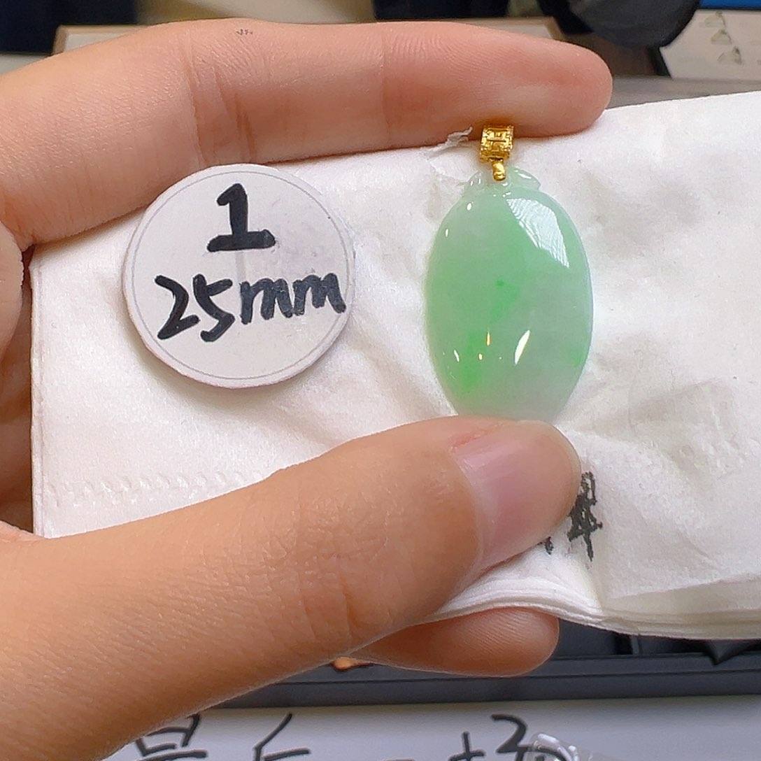 翡翠颈饰18K金镶嵌翡翠