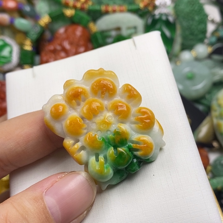 翡翠未镶嵌吊坠(赠链)