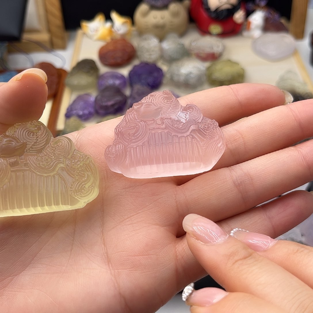 未镶嵌颈饰紫晶p****?粉梳子