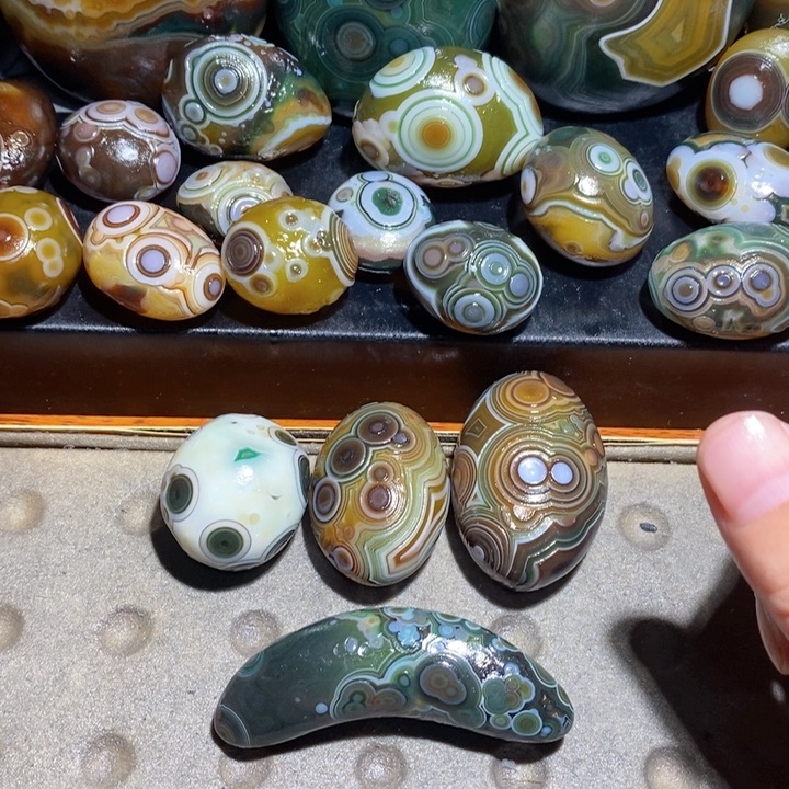 未镶嵌玛瑙/玉髓珠宝半成品随*飘