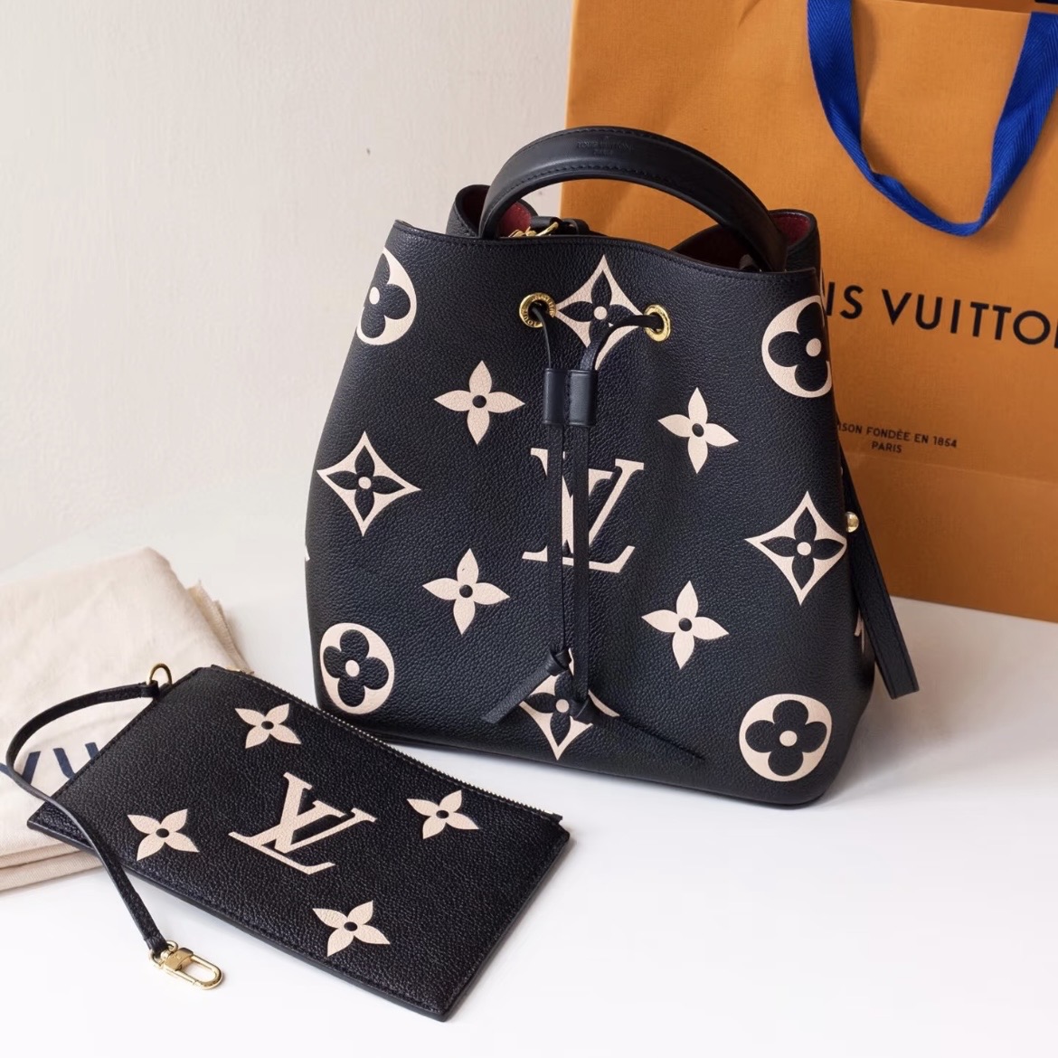 99新 LouisVuitton/路易威登 【娇】水桶包26黑白皮革C芯片 825845