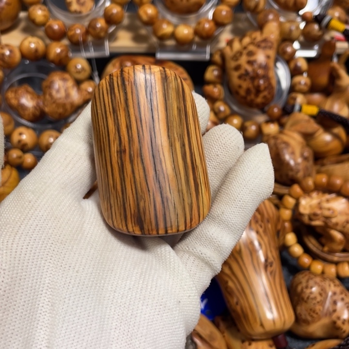 柏木太行崖柏虎皮手把件