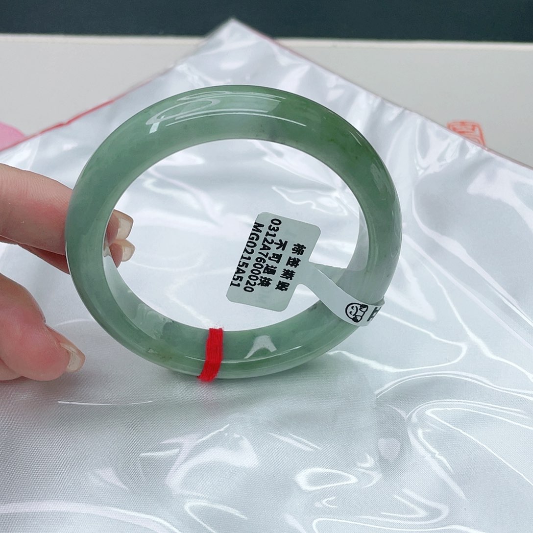 翡翠手镯未镶嵌正55,6