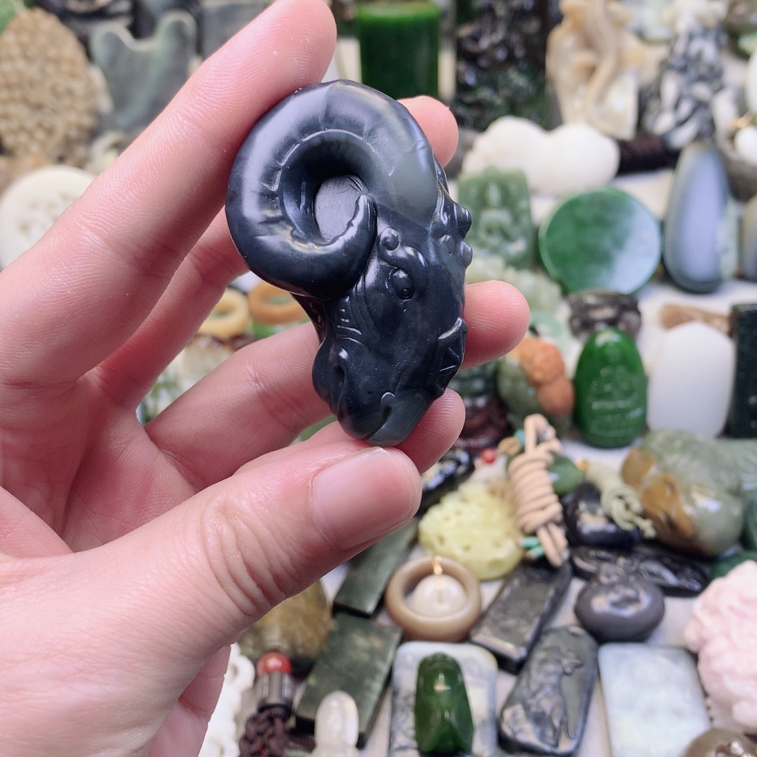 和田玉颈饰未镶嵌