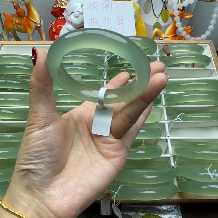 卢****岫玉未镶嵌手镯岫玉
