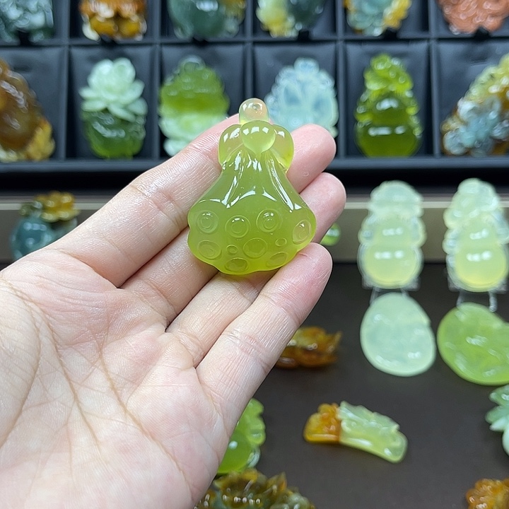 未镶嵌蛇纹石玉吊坠(不含链)