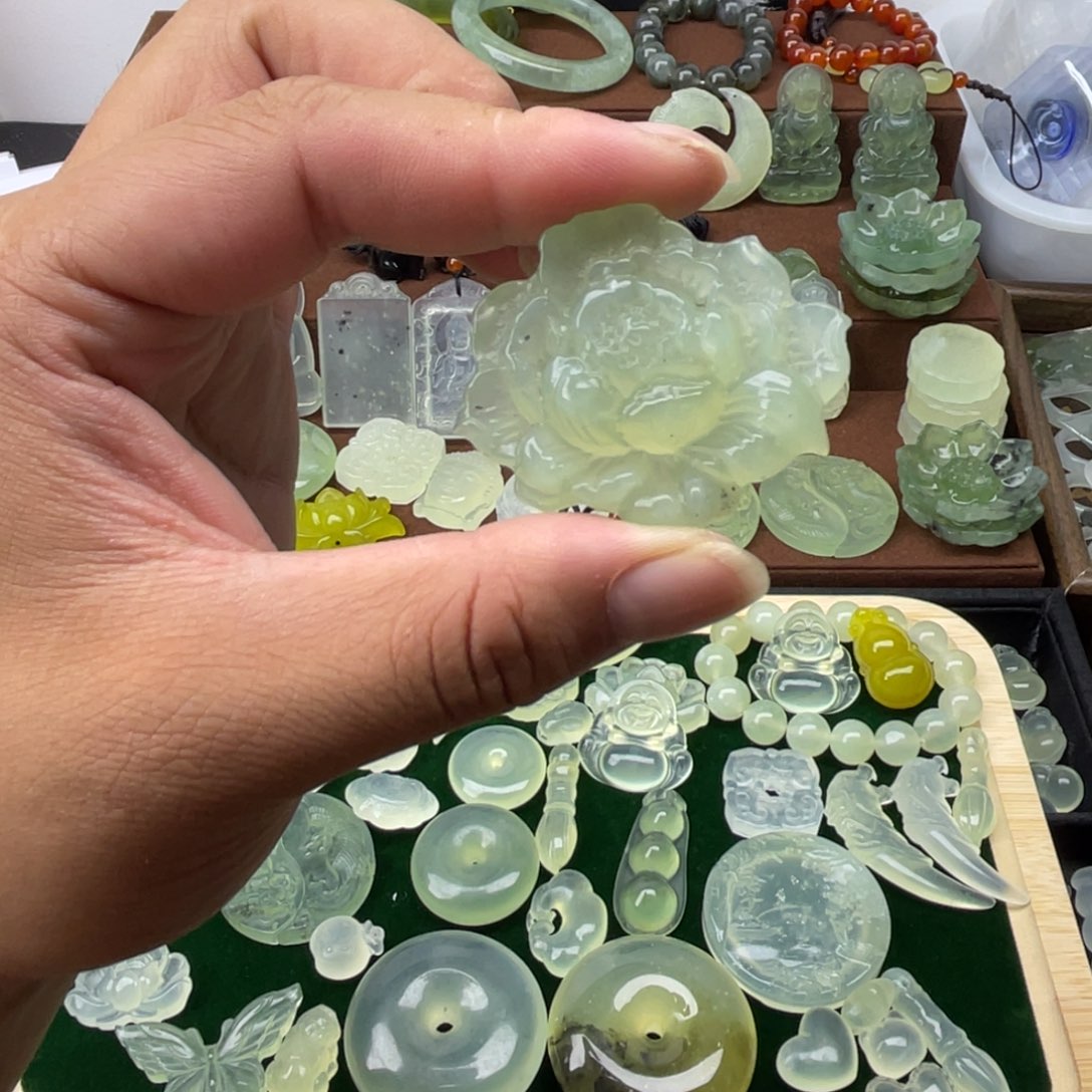 未镶嵌蛇纹石玉颈饰