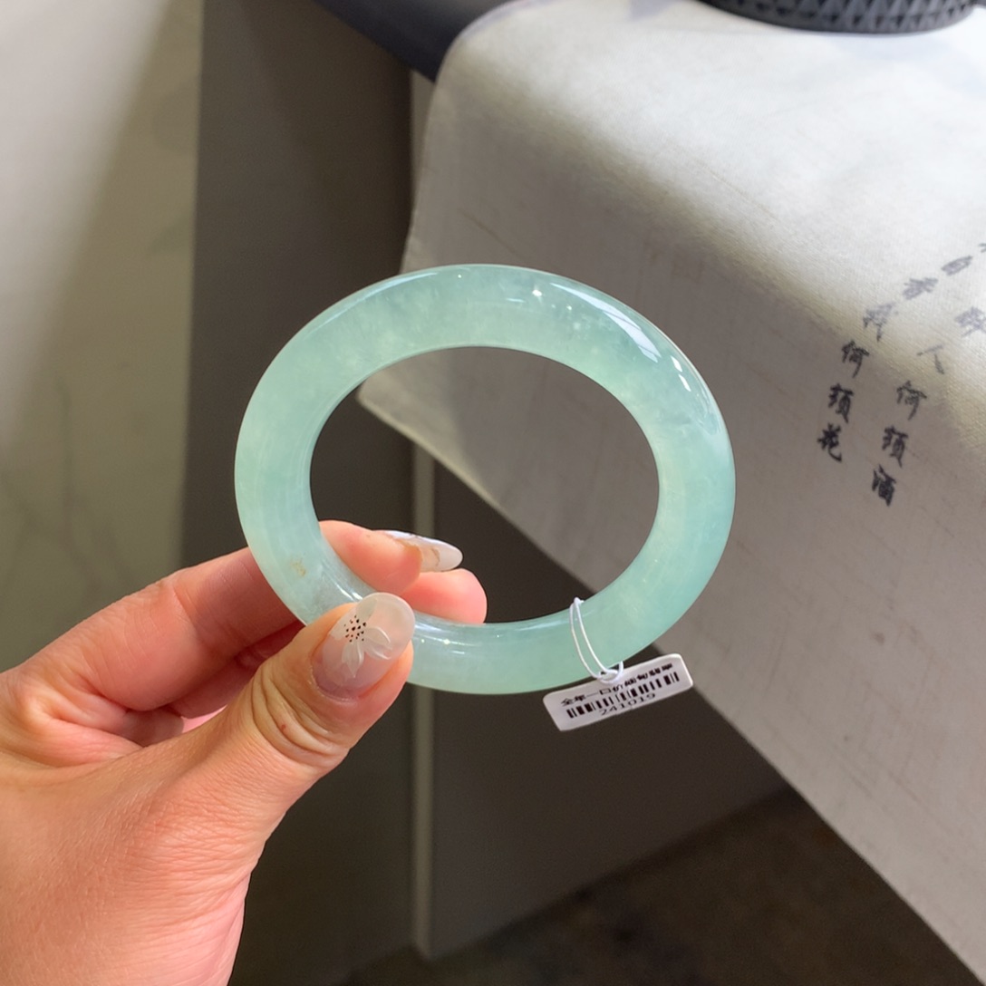 翡翠手镯未镶嵌冰葡萄肉56胖圆条