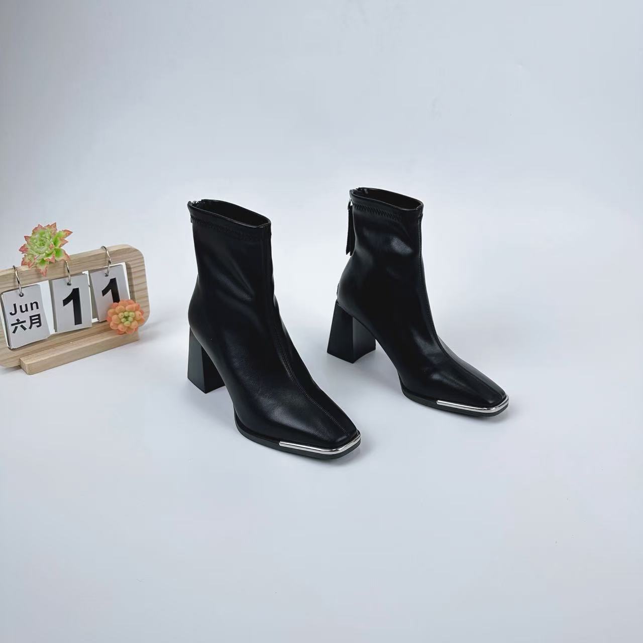 小强家女鞋  新款时尚方头粗跟百搭靴（A657-70-1）（F347040510-10）
