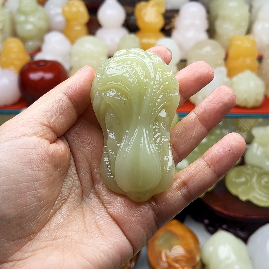 玉***缘石材大白菜手把件