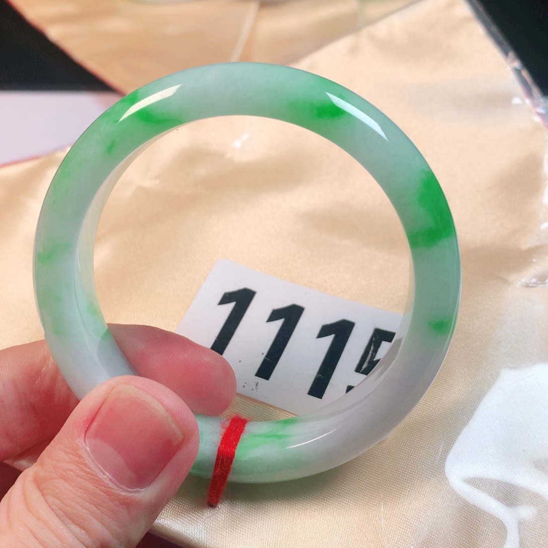 翡翠手镯未镶嵌翡翠手镯1115