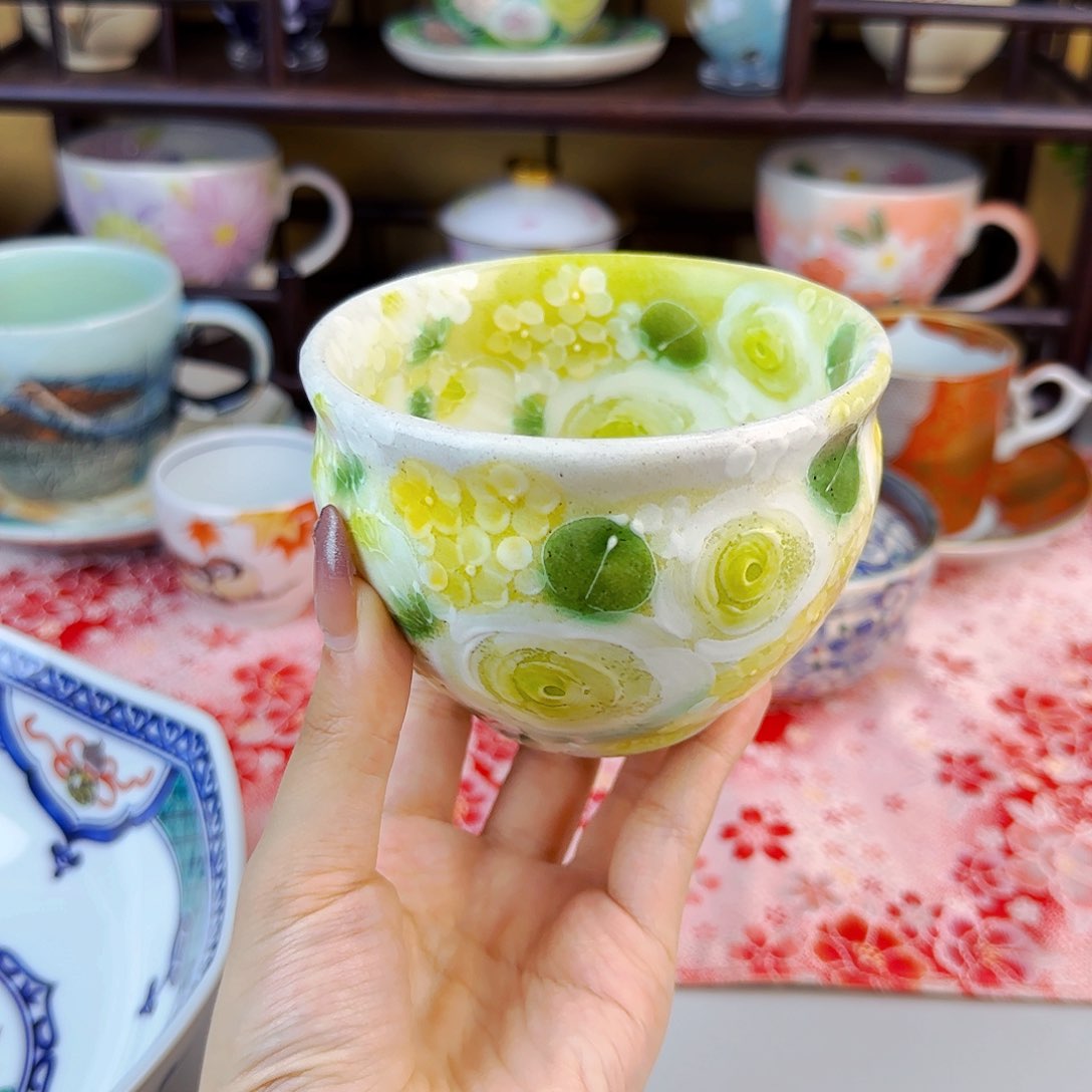 他家茶具瓷器真美！