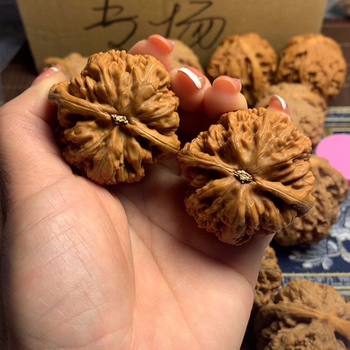 吊坠文玩核桃小*粗筋