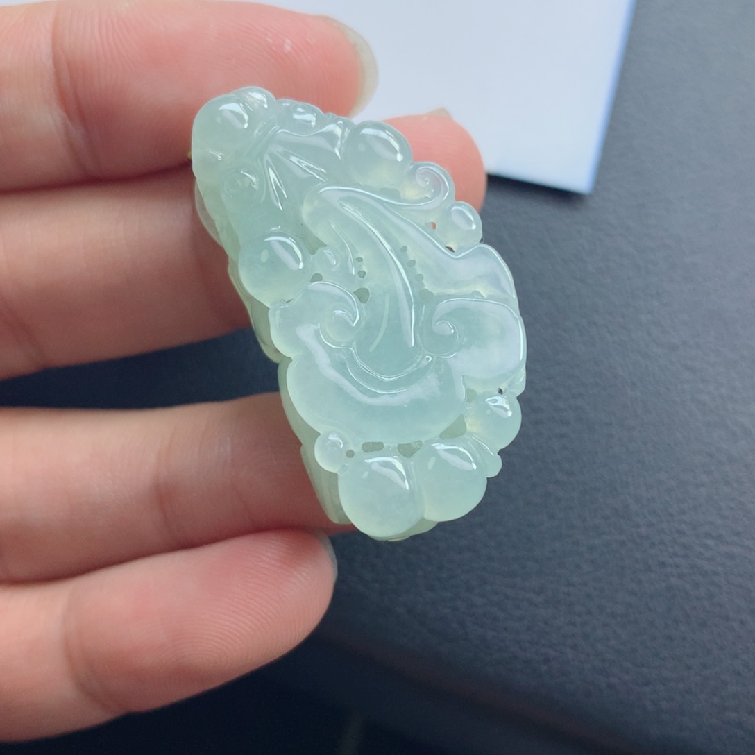 翡翠颈饰未镶嵌貔貅