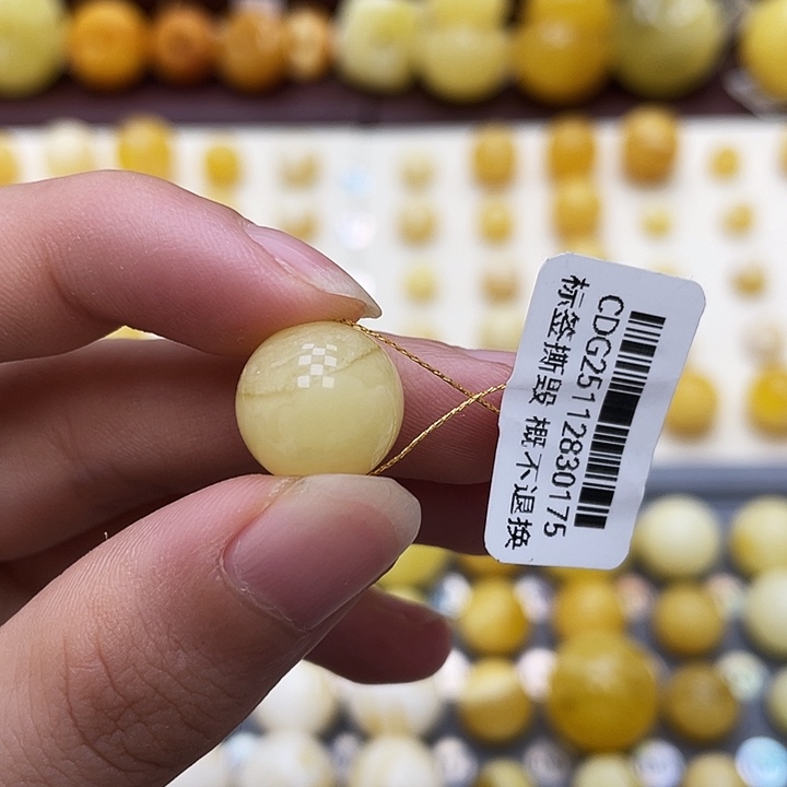 琥珀未镶嵌裸石13.0mm 瑕