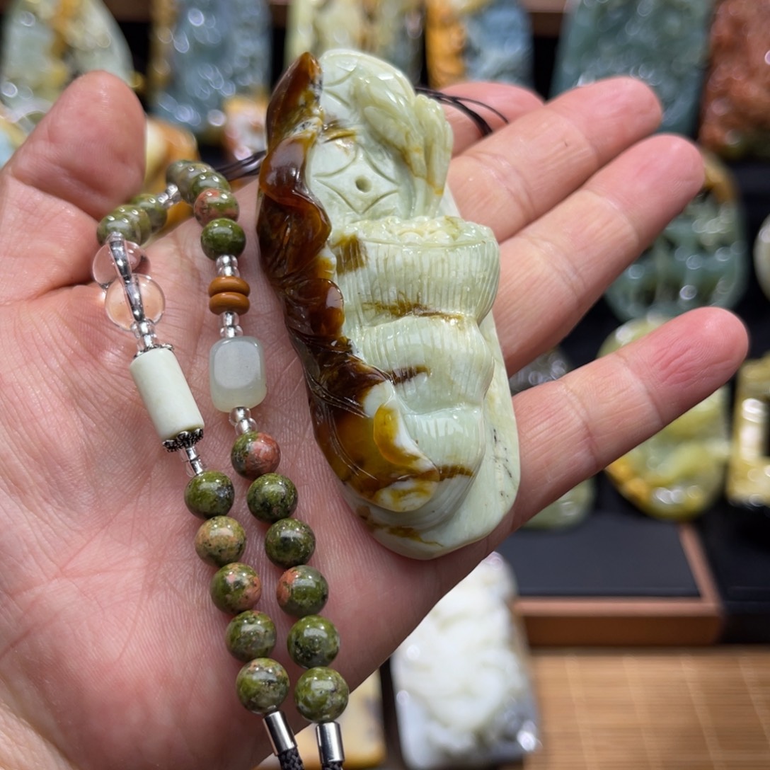 蛇纹石玉未镶嵌吊坠(赠链)