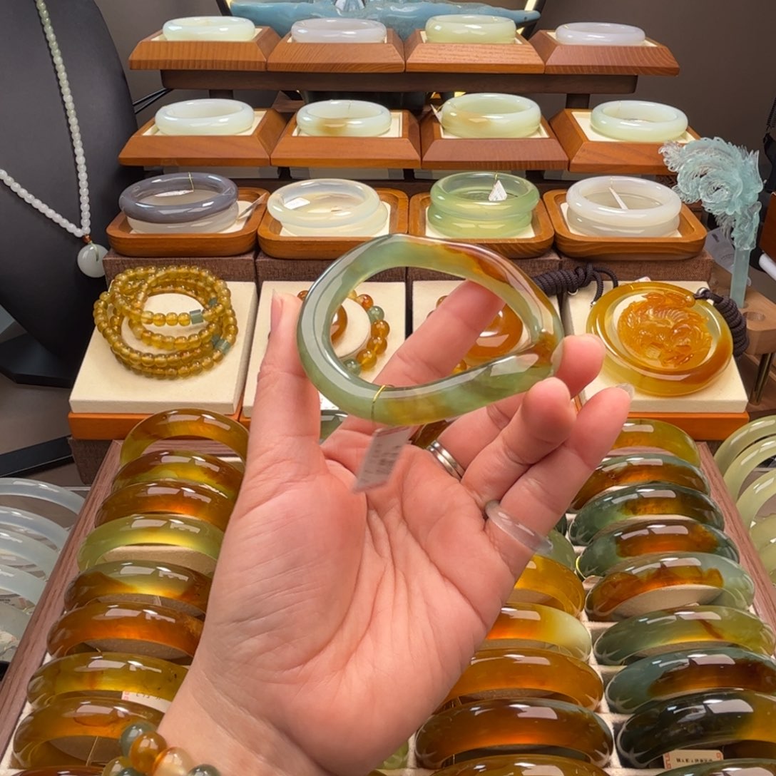 蛇纹石玉未镶嵌手镯56