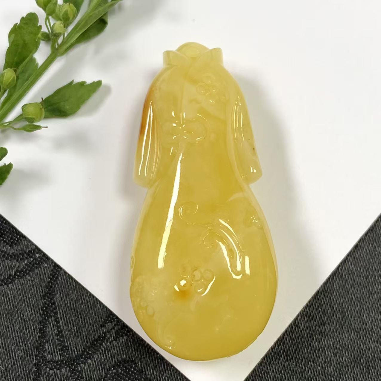 「戴琴珠宝」Z580-蜜蜡雕刻件吊坠（多样性发其一）