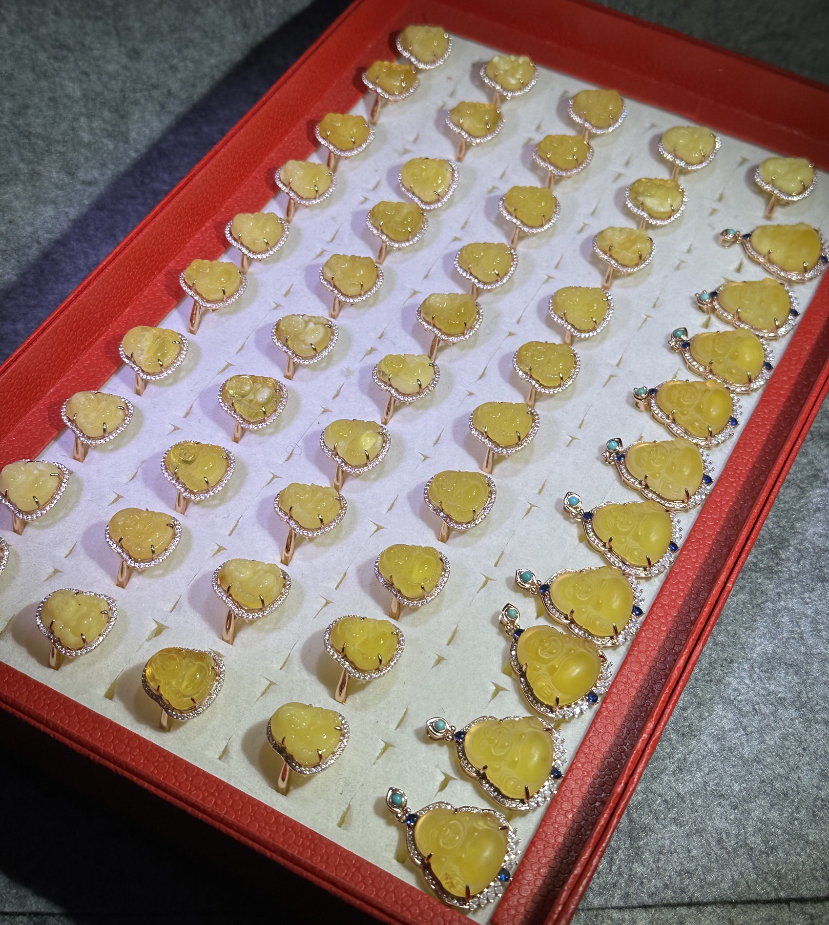 俄料鸡油黄银镶嵌蜜蜡佛公戒指吊坠套装（随机发100以下不做证书）