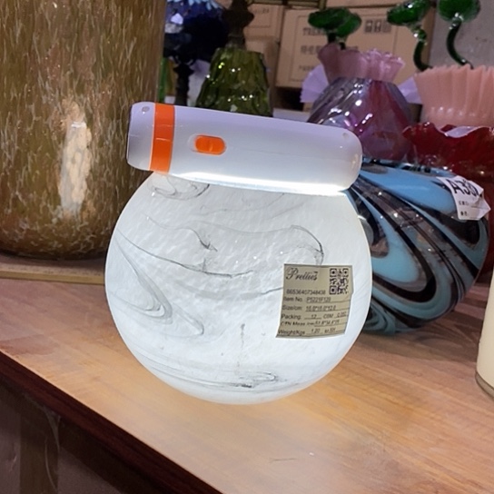 琉璃花瓶高13厘米口径10厘米