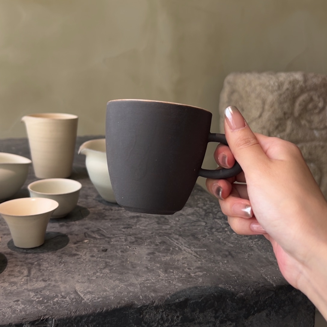 陶瓷。      陶瓷。     瑕疵