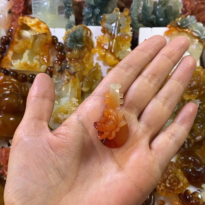 瞬***心蛇纹石玉未镶嵌颈饰