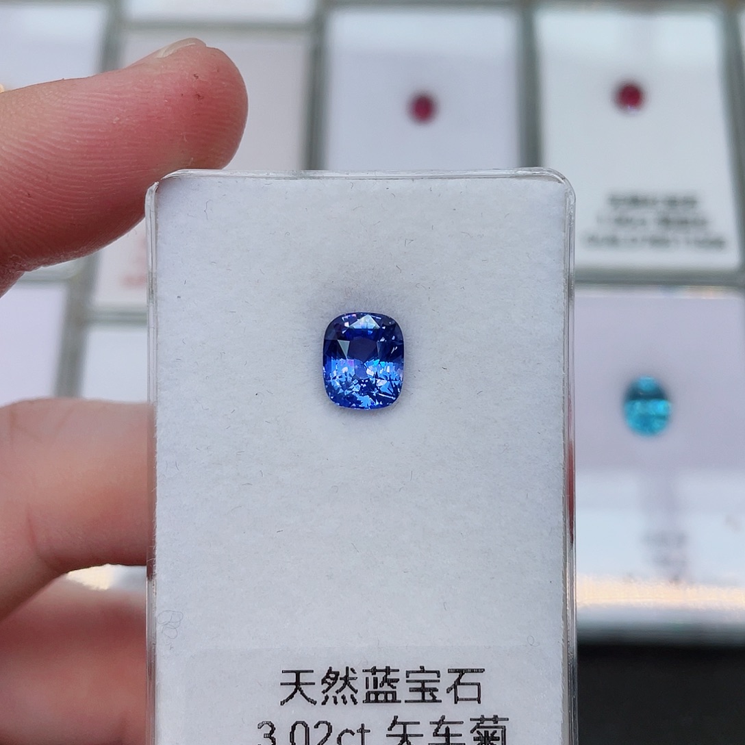 蓝宝石裸石未镶嵌3.02克拉矢车菊