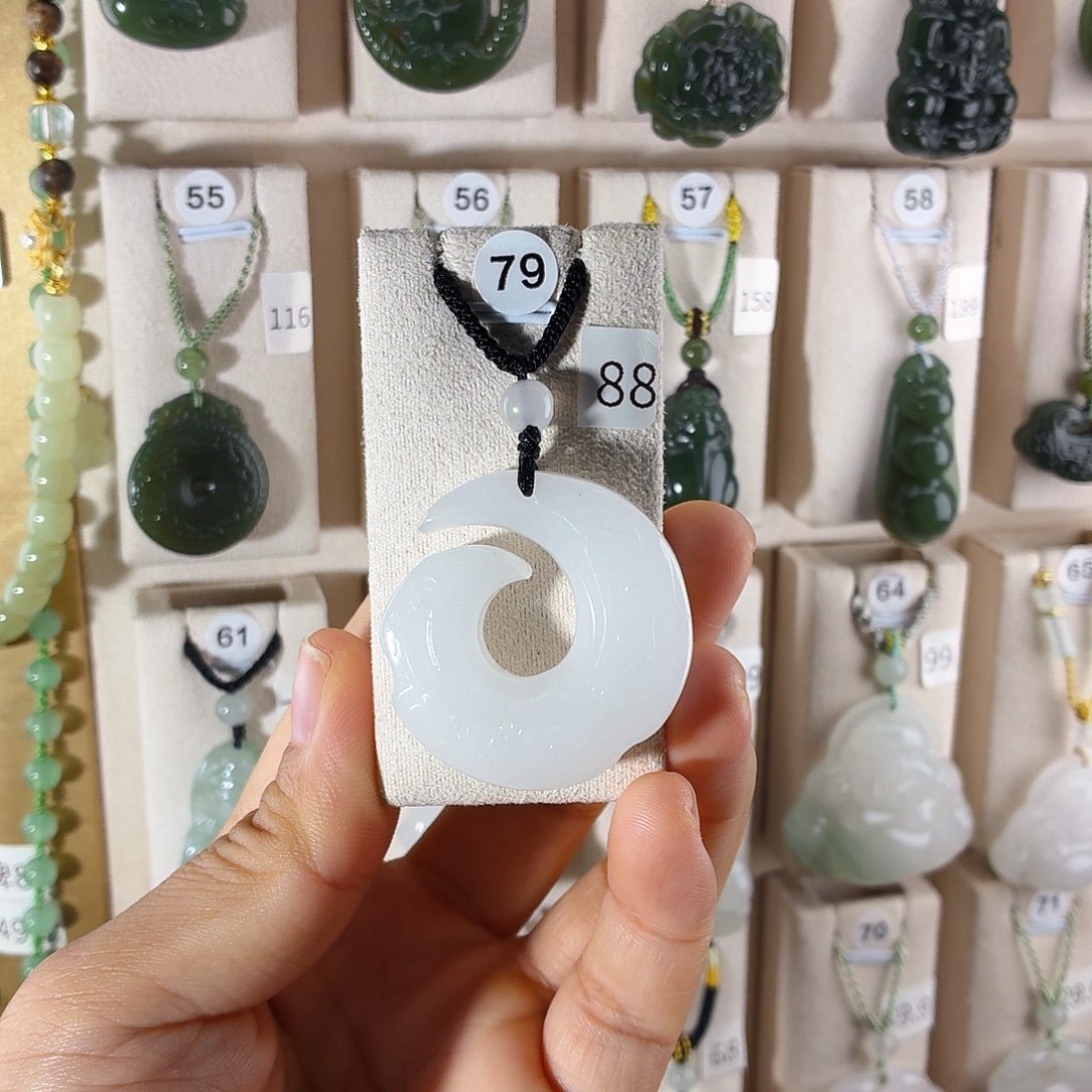 紫***花石英质玉（金丝玉）未镶嵌颈饰