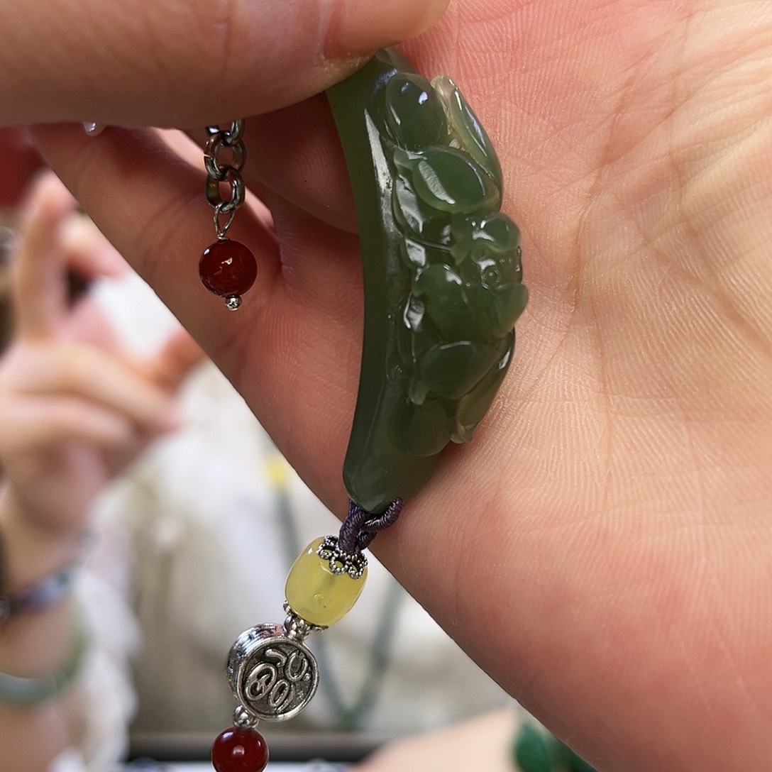 和田玉手链未镶嵌莲花