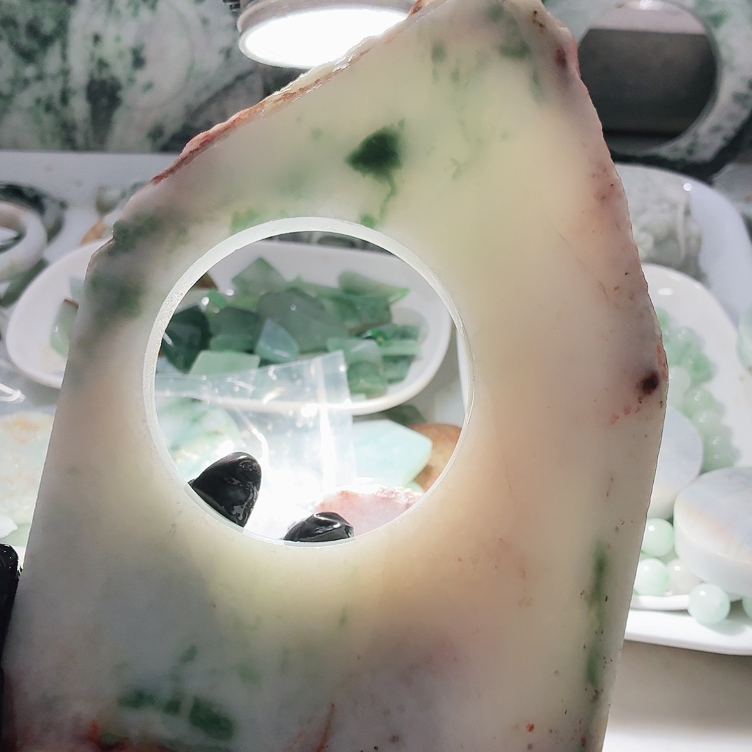 翡翠未镶嵌颈饰边角料