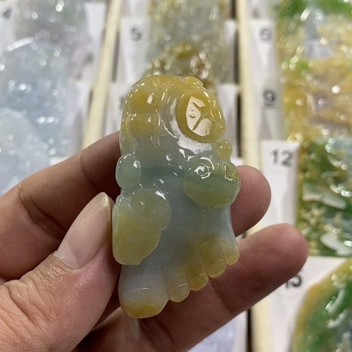 颈饰未镶嵌翡翠知足常乐