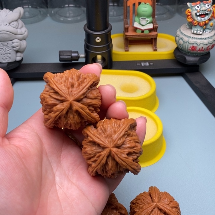 猪***壮吊坠文玩核桃45尺寸白狮子微修