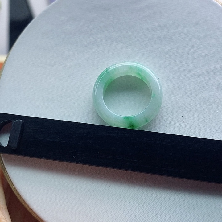 翡翠戒指未镶嵌翡翠白底青戒圈