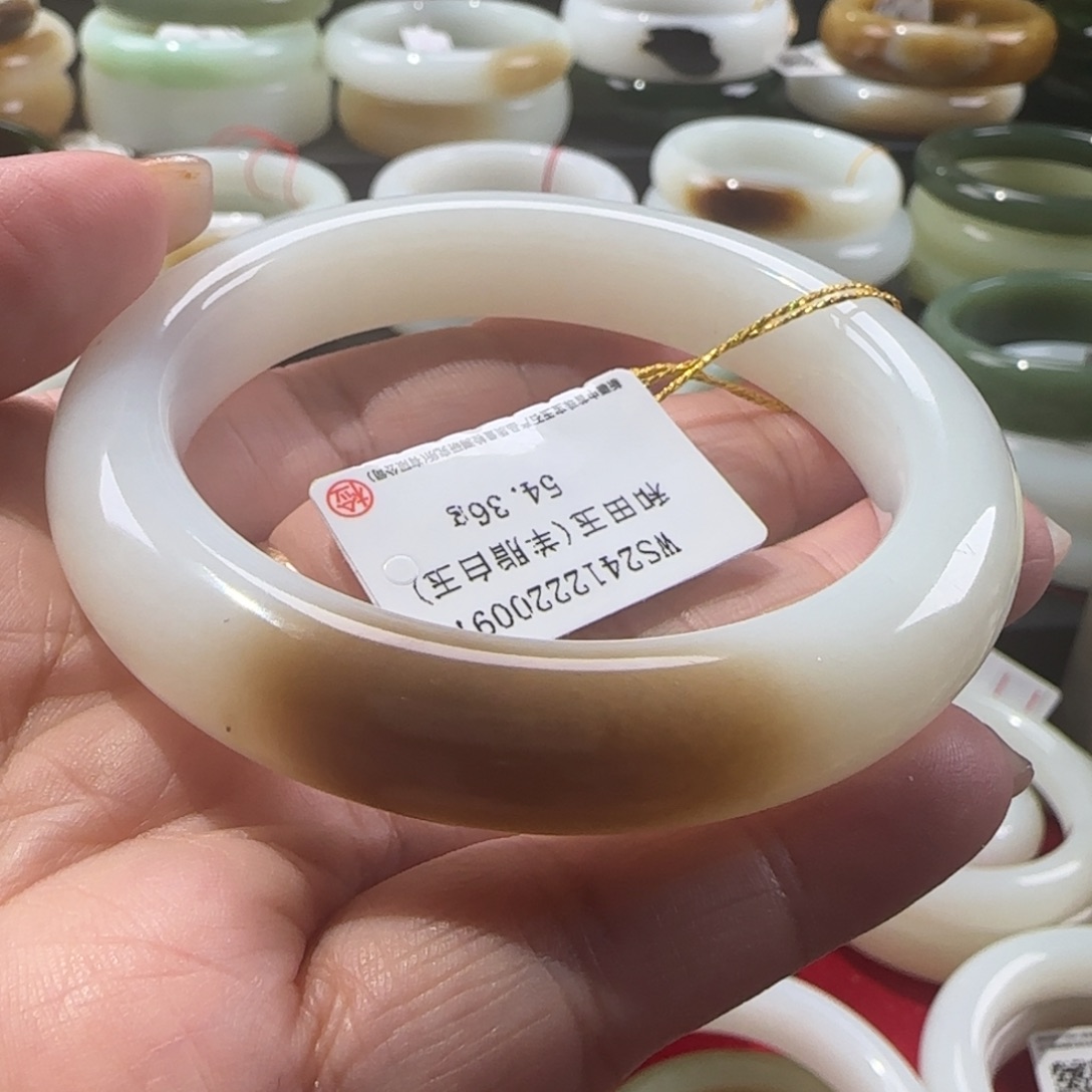 和田玉手镯未镶嵌