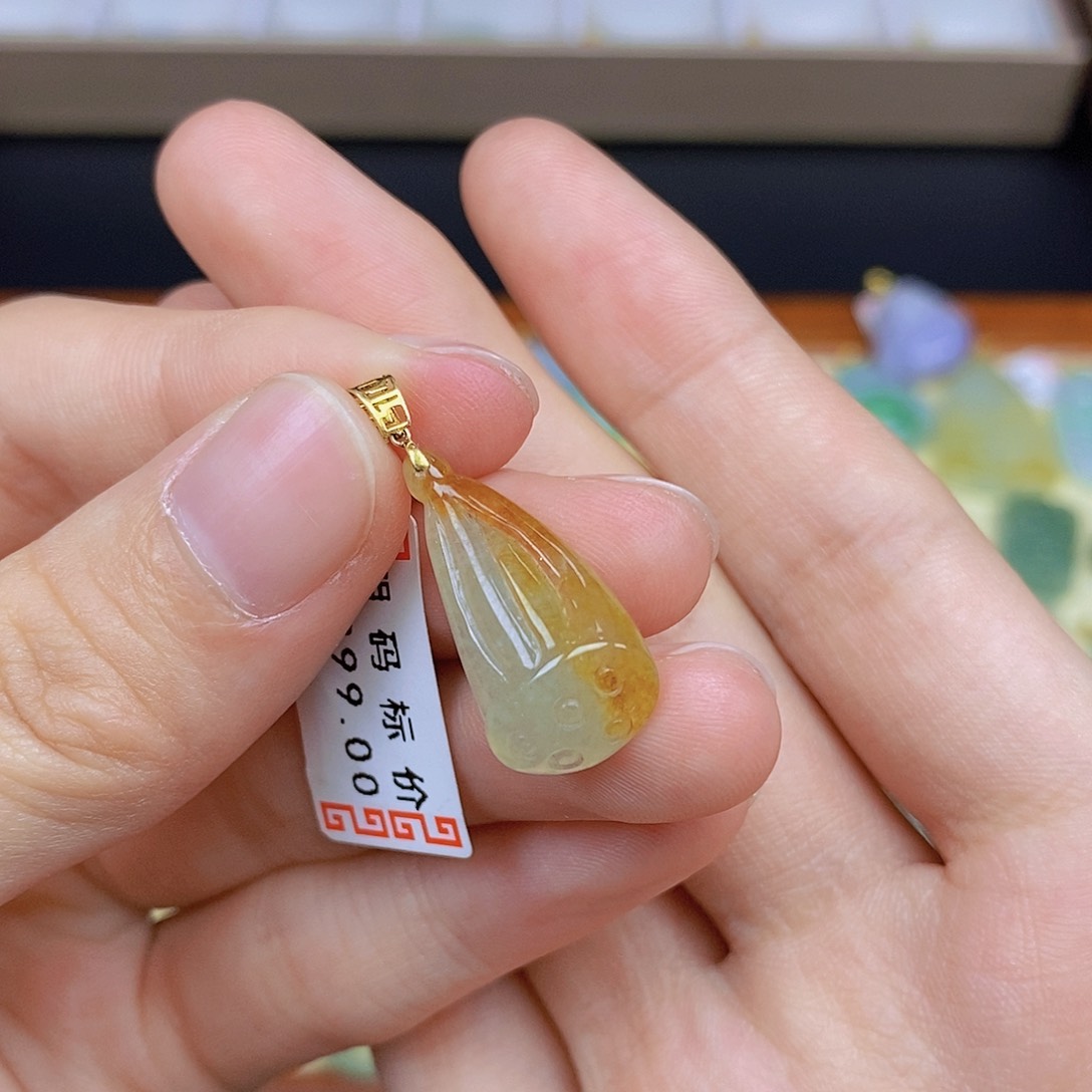 翡翠颈饰18K金镶嵌翡翠