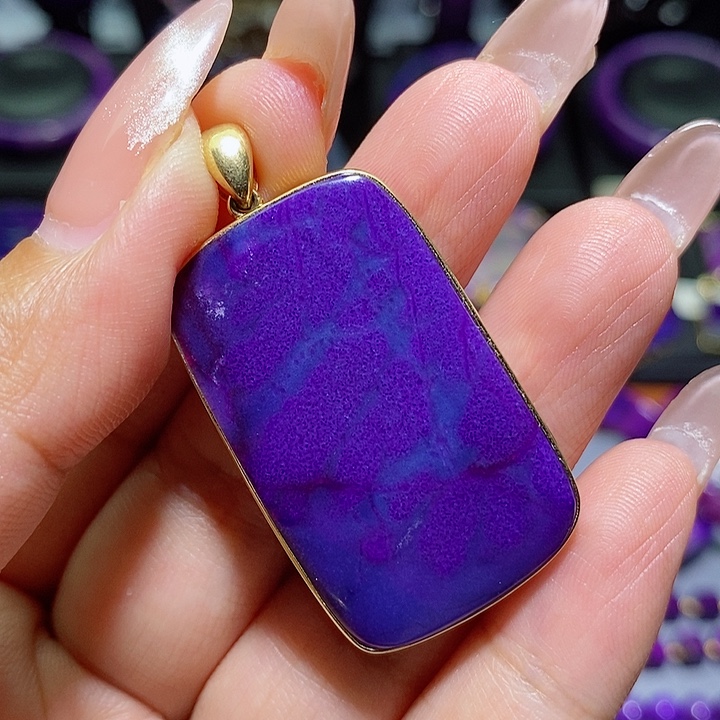 18K金镶嵌苏纪石（舒俱来）吊坠