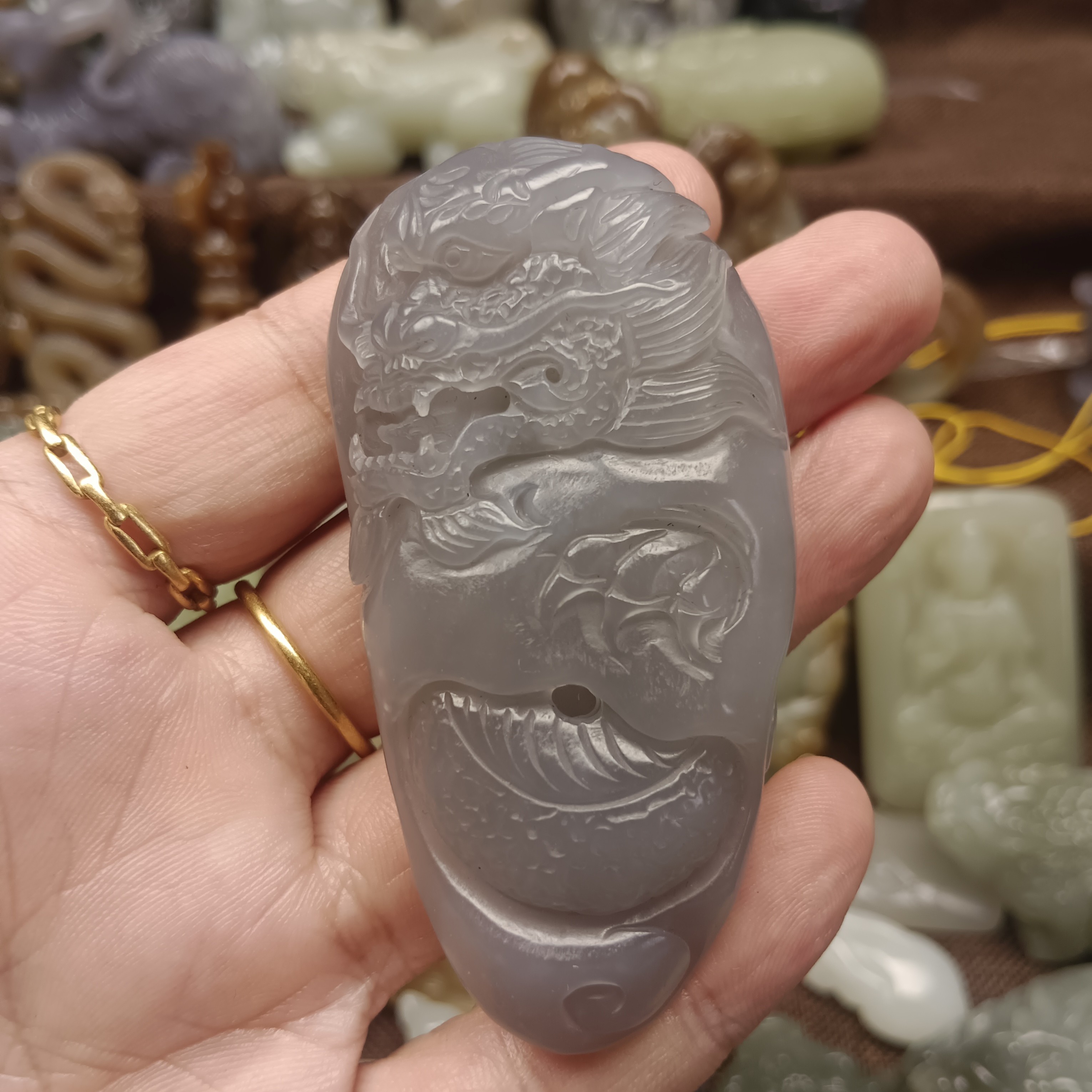 天然和田玉烟紫龙手把件大挂件重量77克