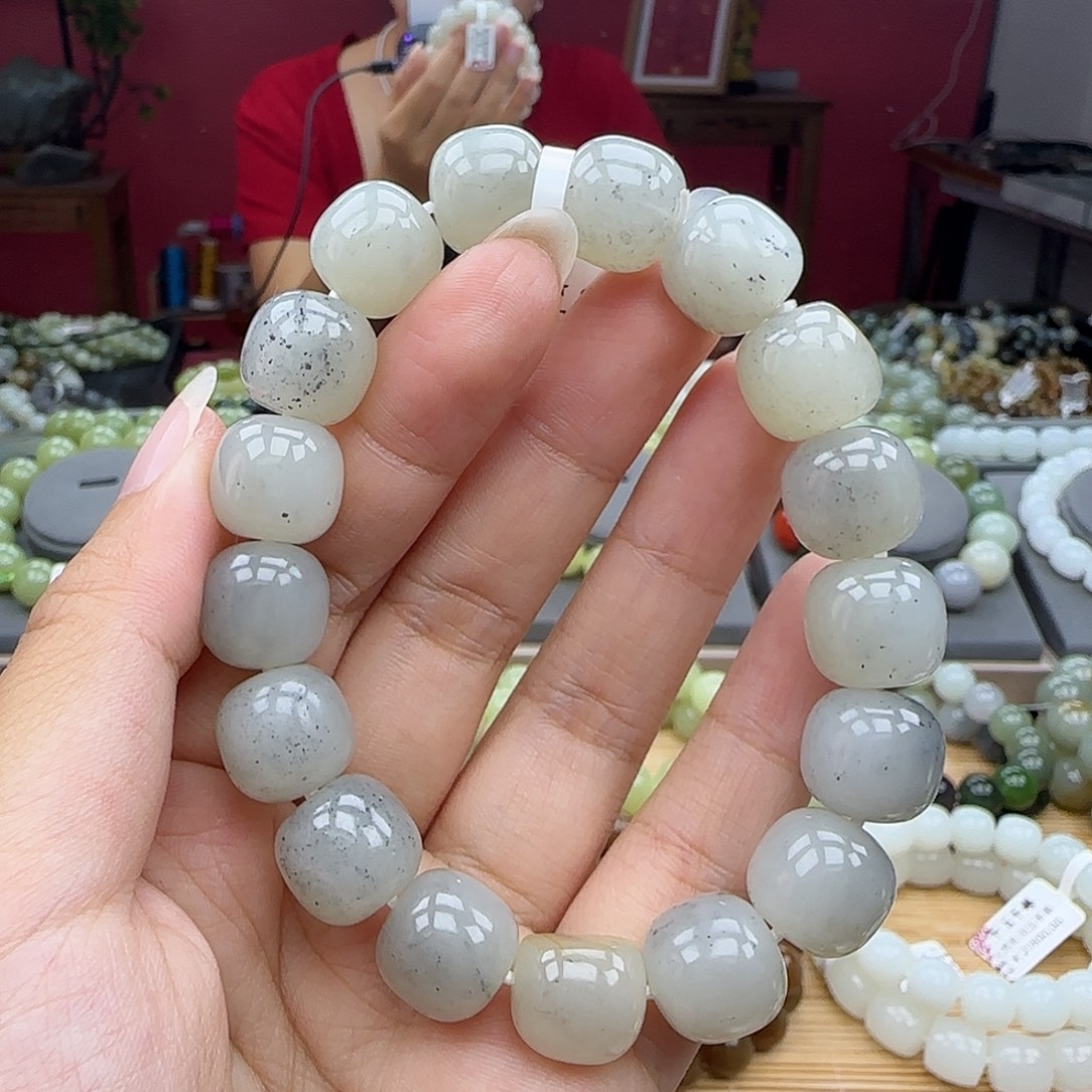 凯***G和田玉未镶嵌手链