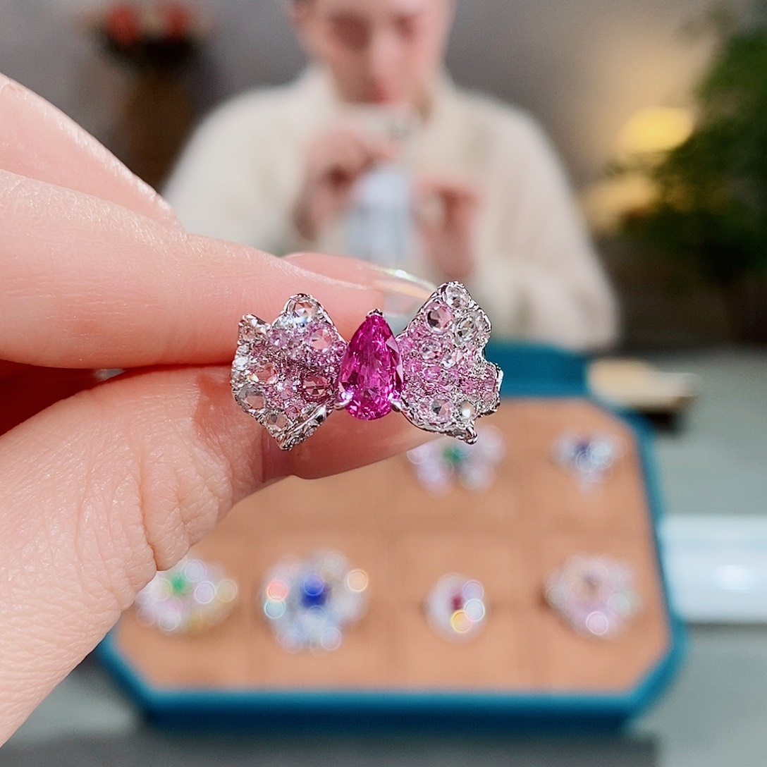 彩色蓝宝石戒指18K金镶嵌1.07ct无烧帕帕拉恰吉尔德