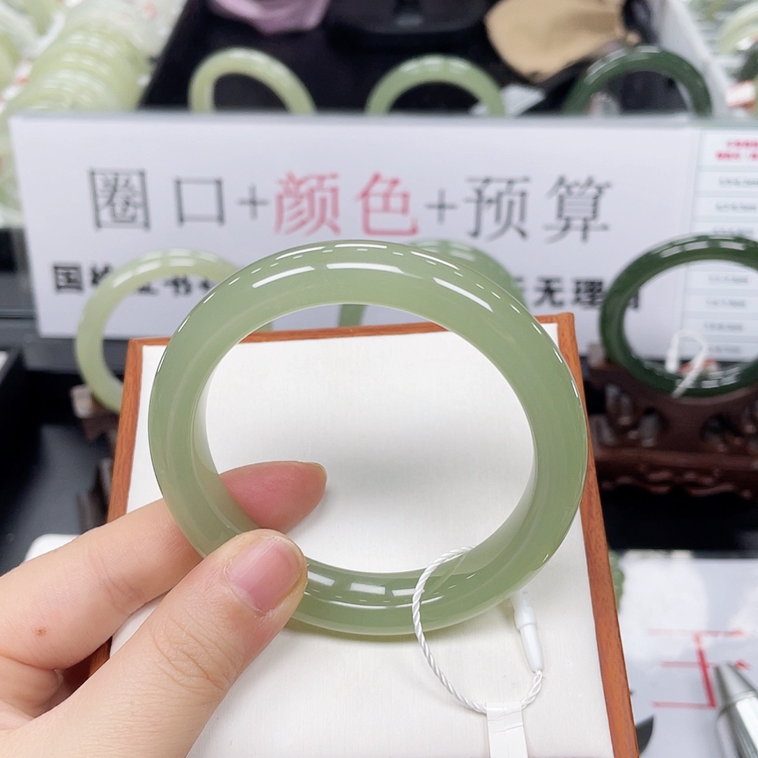 和田玉未镶嵌手镯